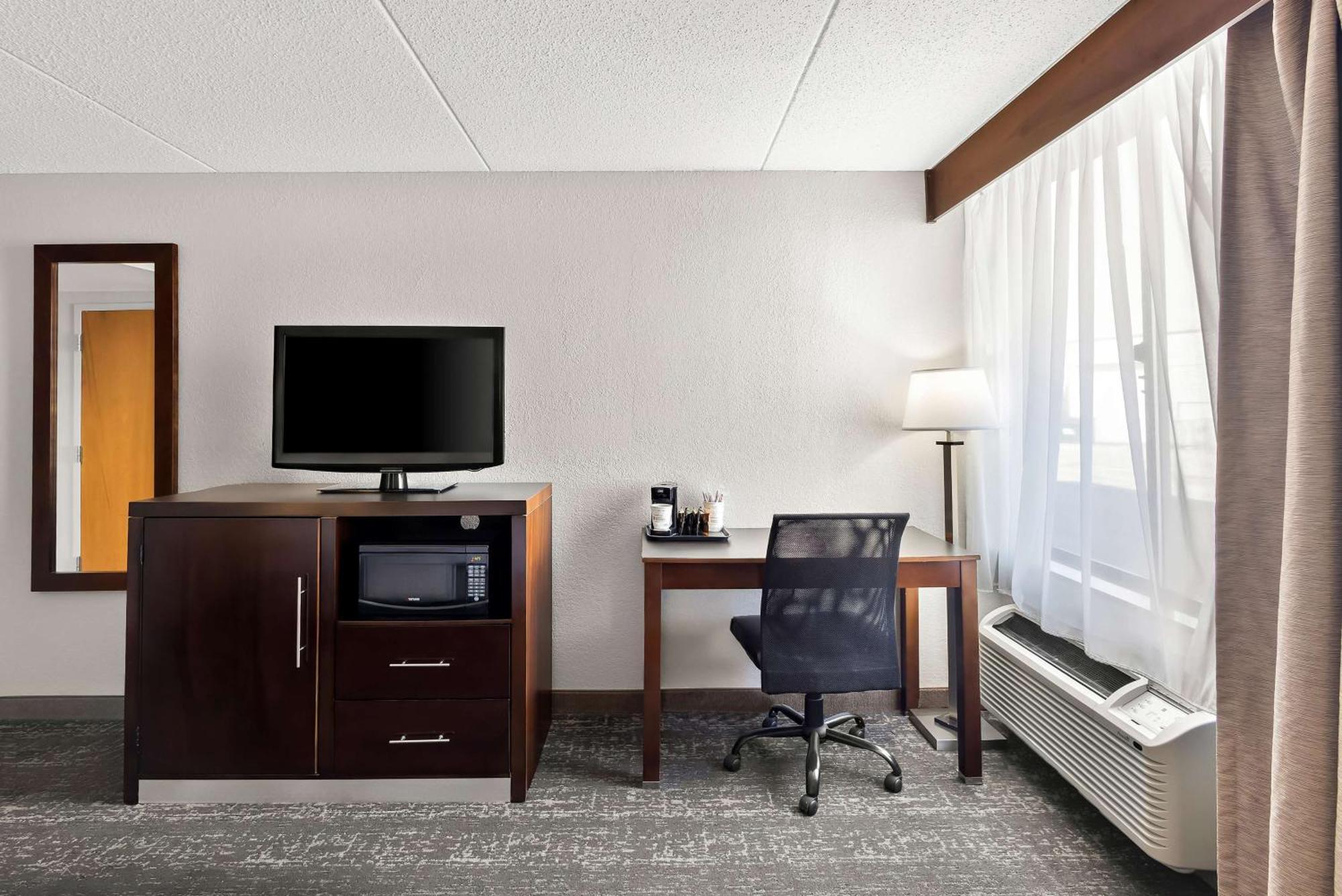 Best Western Luxbury Inn Fort Wayne Exterior photo
