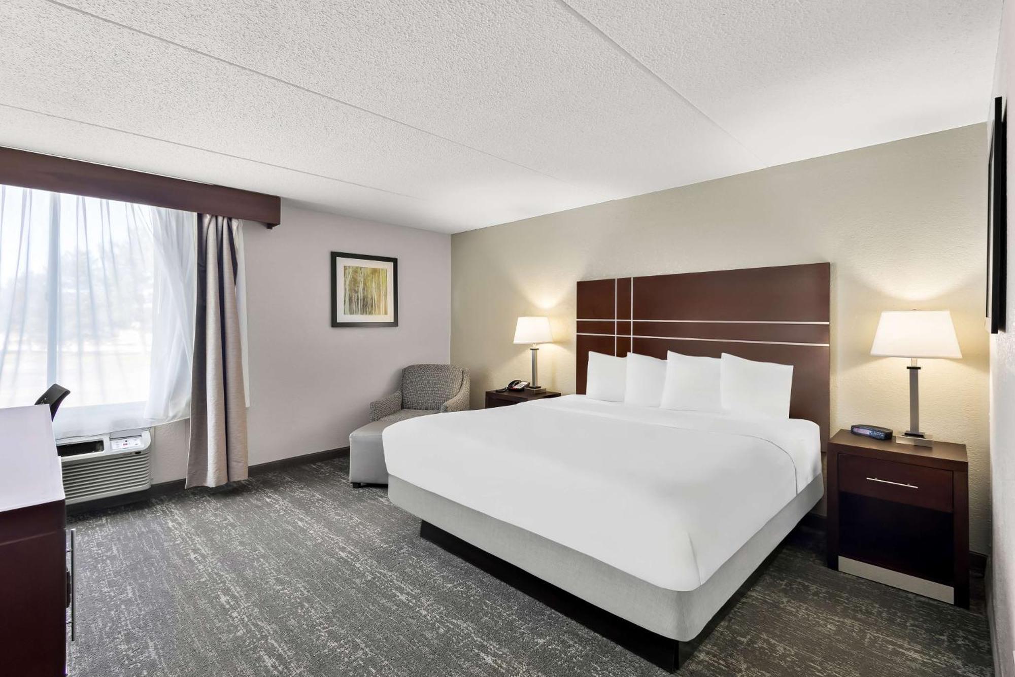 Best Western Luxbury Inn Fort Wayne Exterior photo