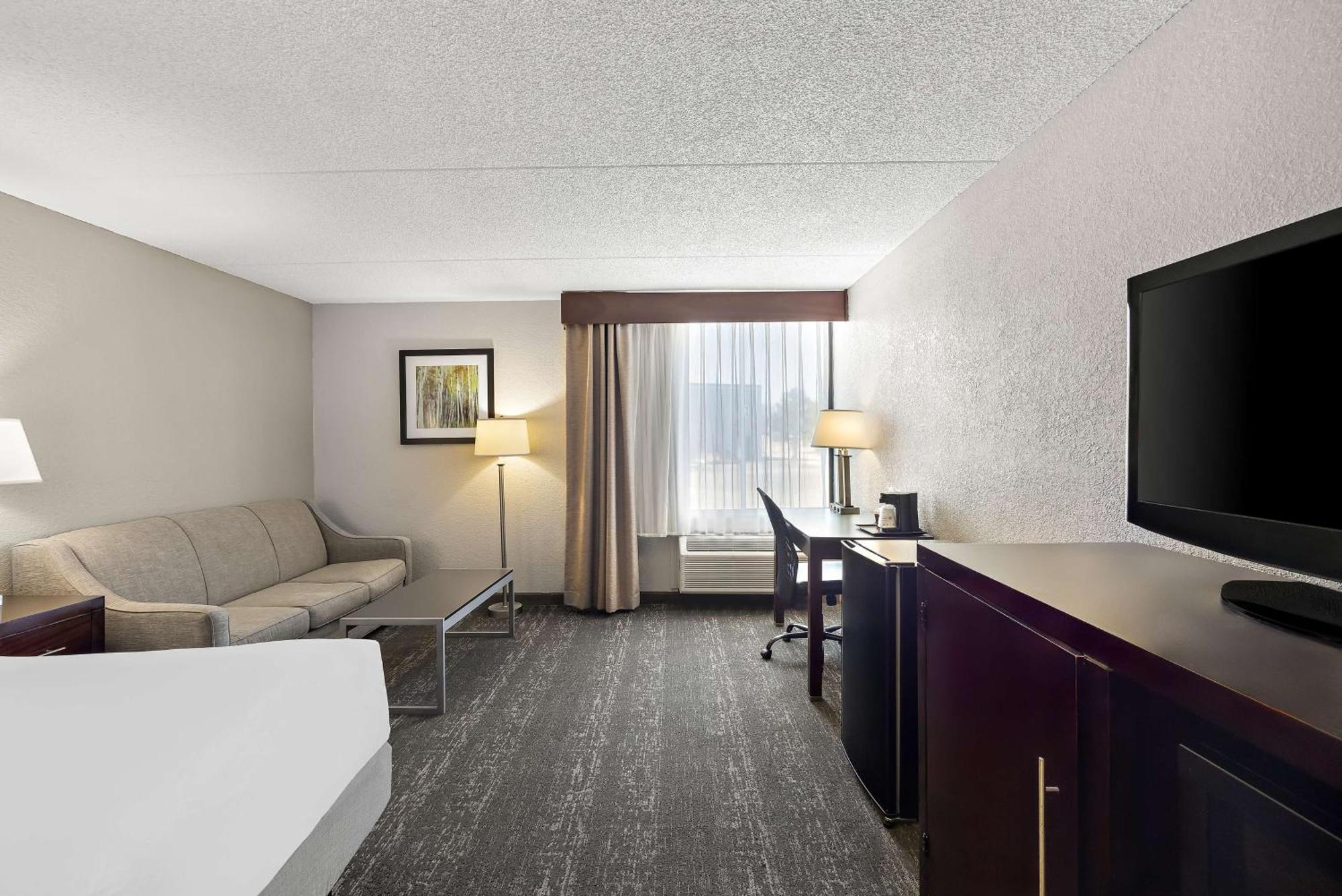 Best Western Luxbury Inn Fort Wayne Exterior photo