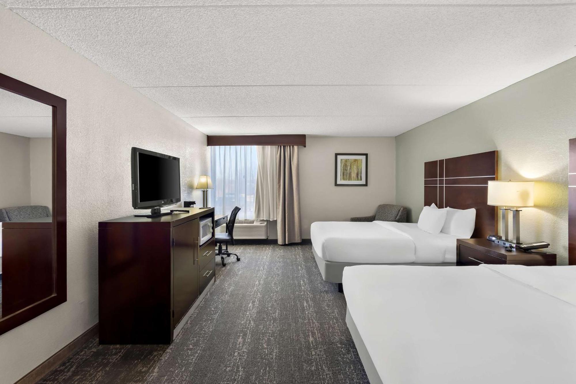 Best Western Luxbury Inn Fort Wayne Exterior photo