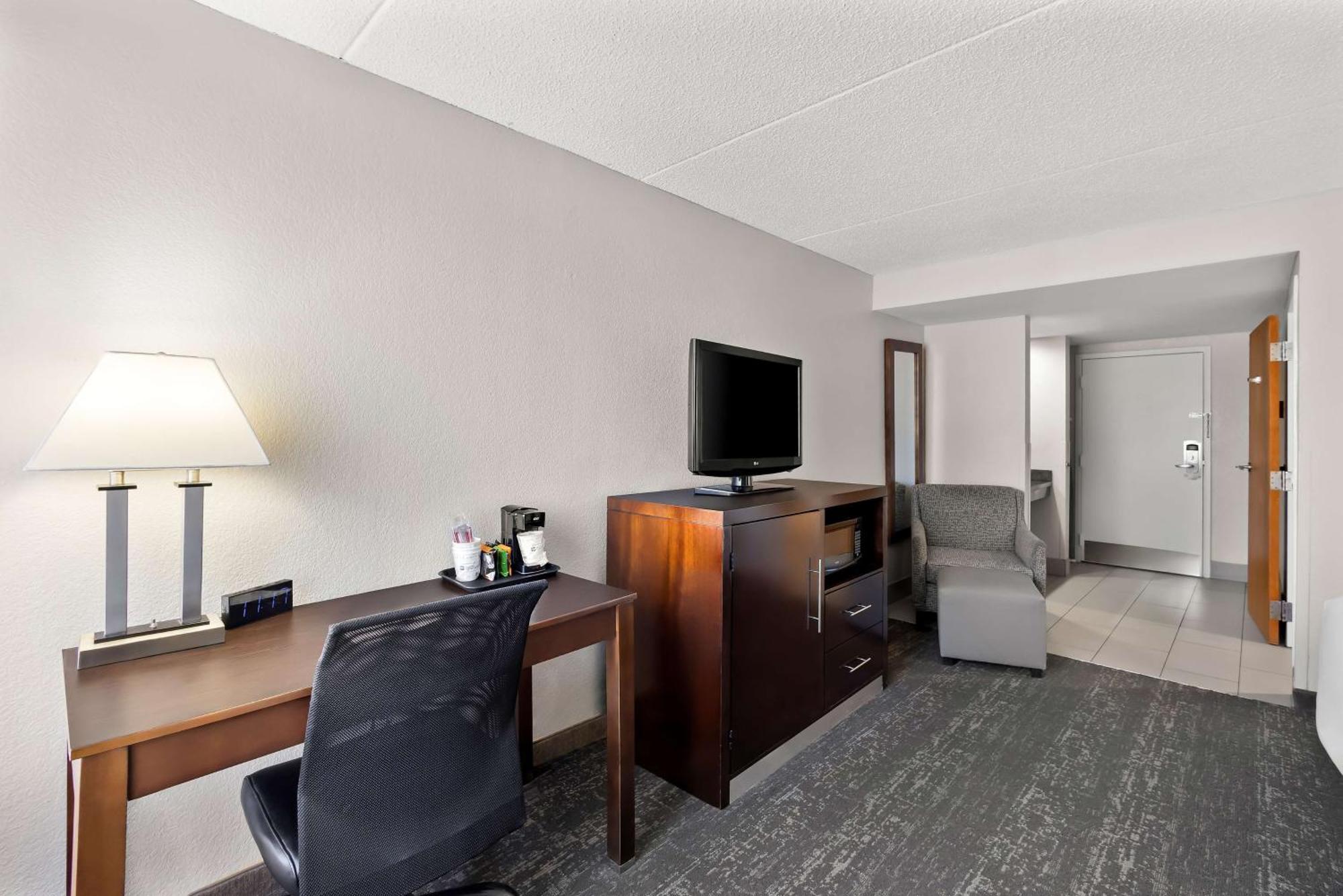 Best Western Luxbury Inn Fort Wayne Exterior photo